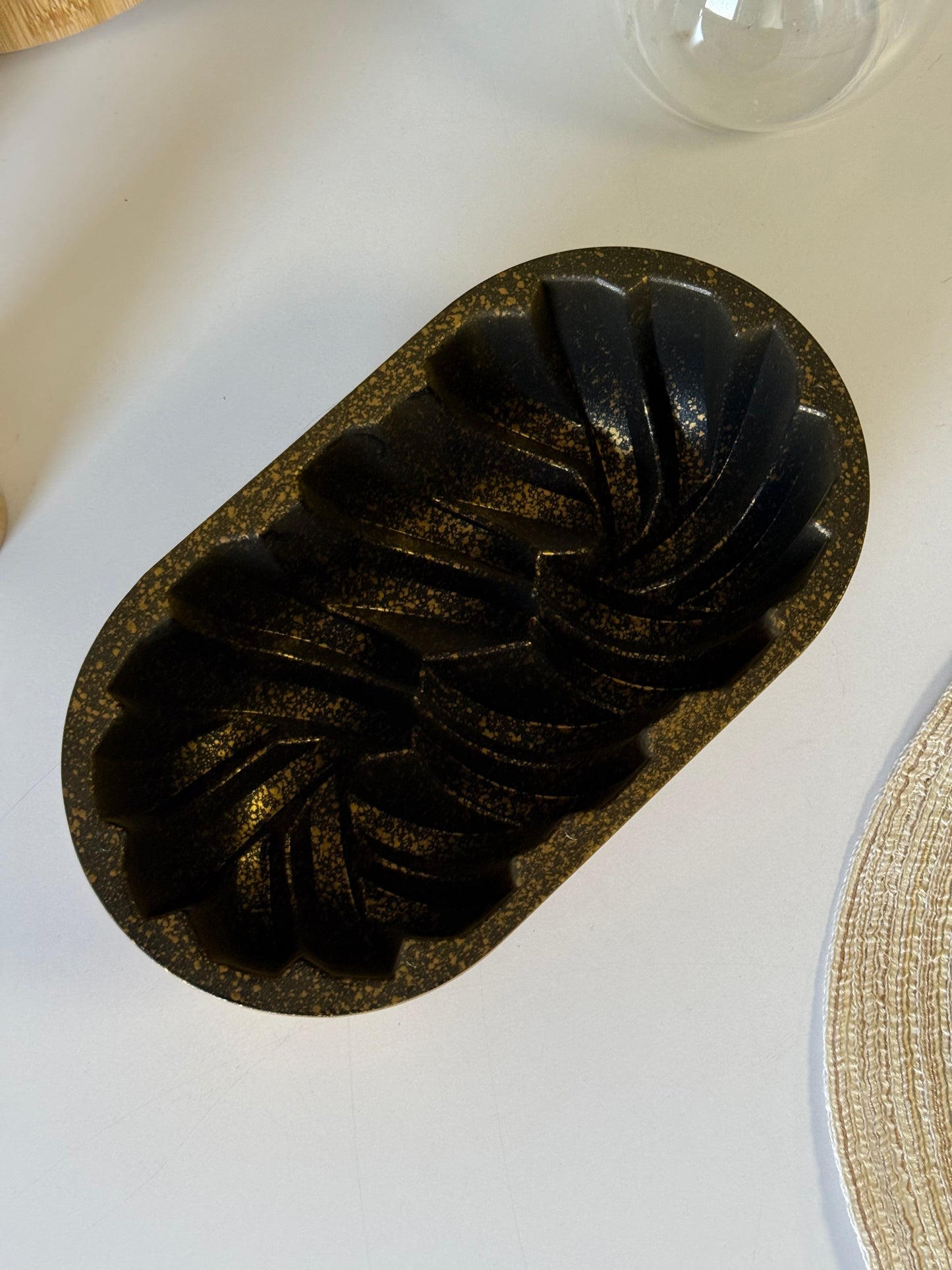 İris Oval Döküm Kek Kalıbı Gold