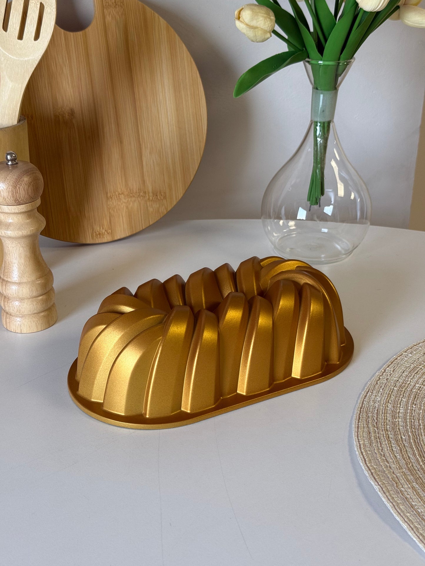 İris Oval Döküm Kek Kalıbı Gold