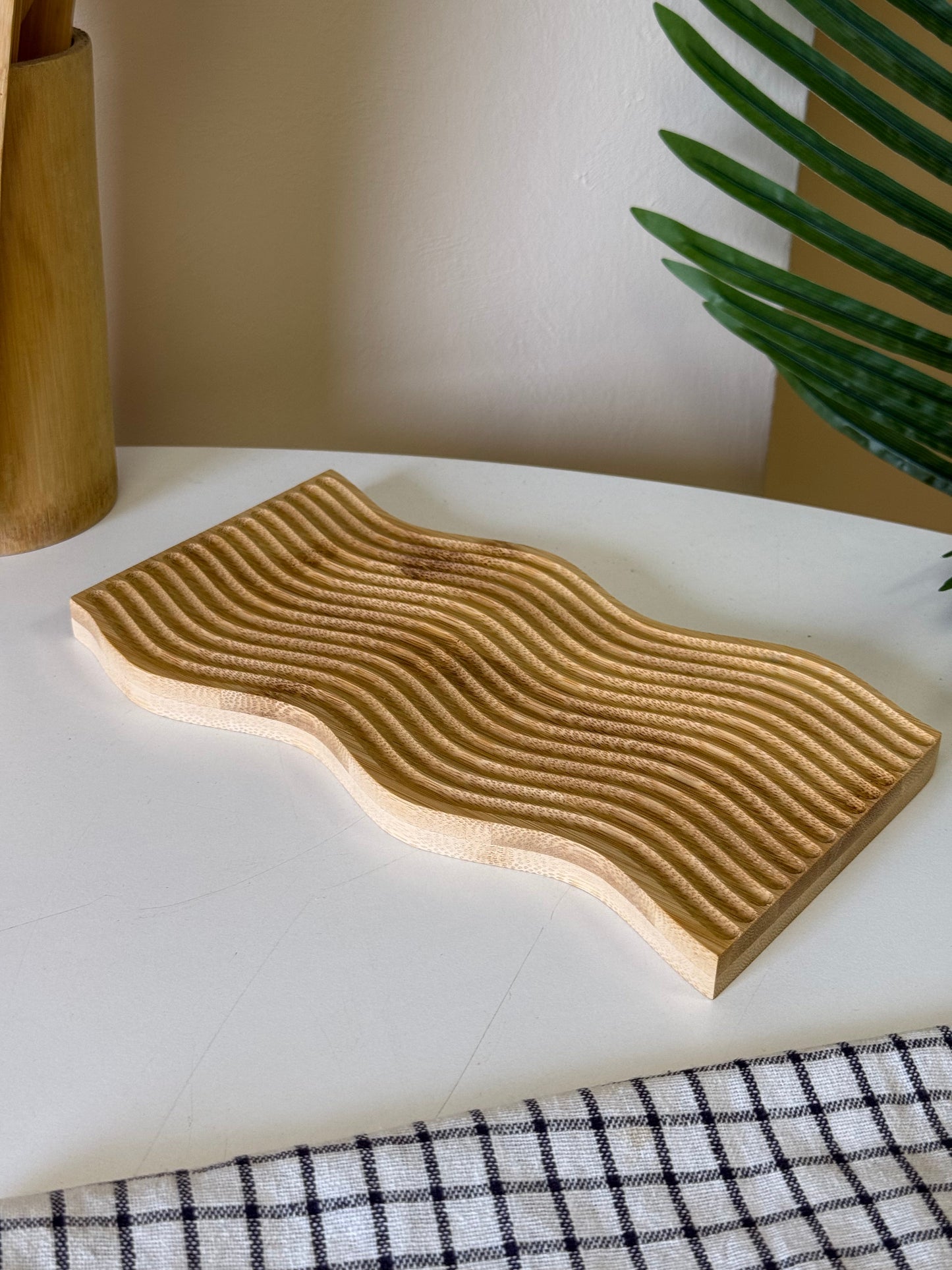 Gökkuşağı Dalgalı Model Bambu Peynir Tabağı Sunumluk
